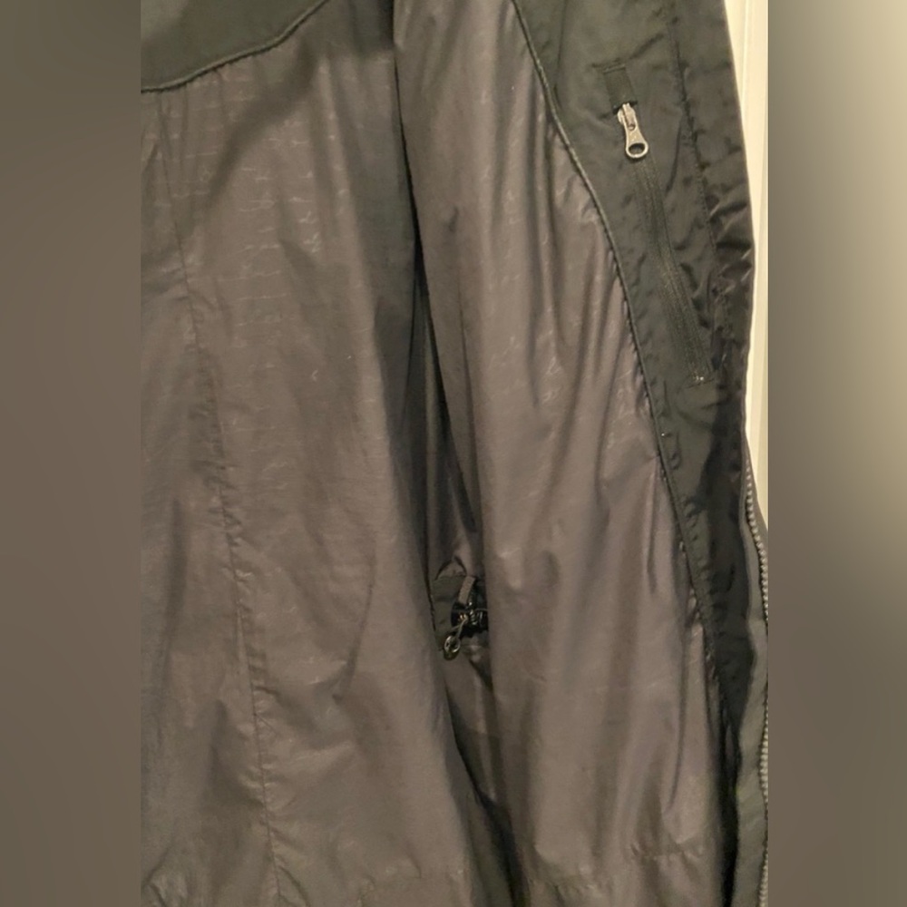Lululemon Black “Definitely Raining” Jacket - Size 4 - Picture 13 of 15